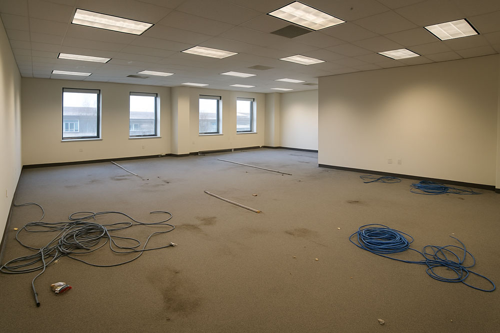 How Office Decommissioning Services Simplify Corporate Relocation